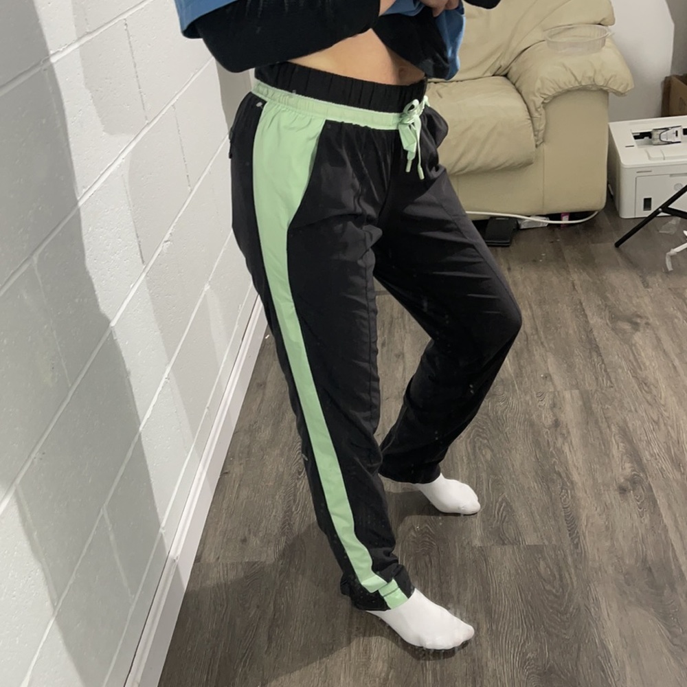 Lululemon pants - Picture 3 of 13